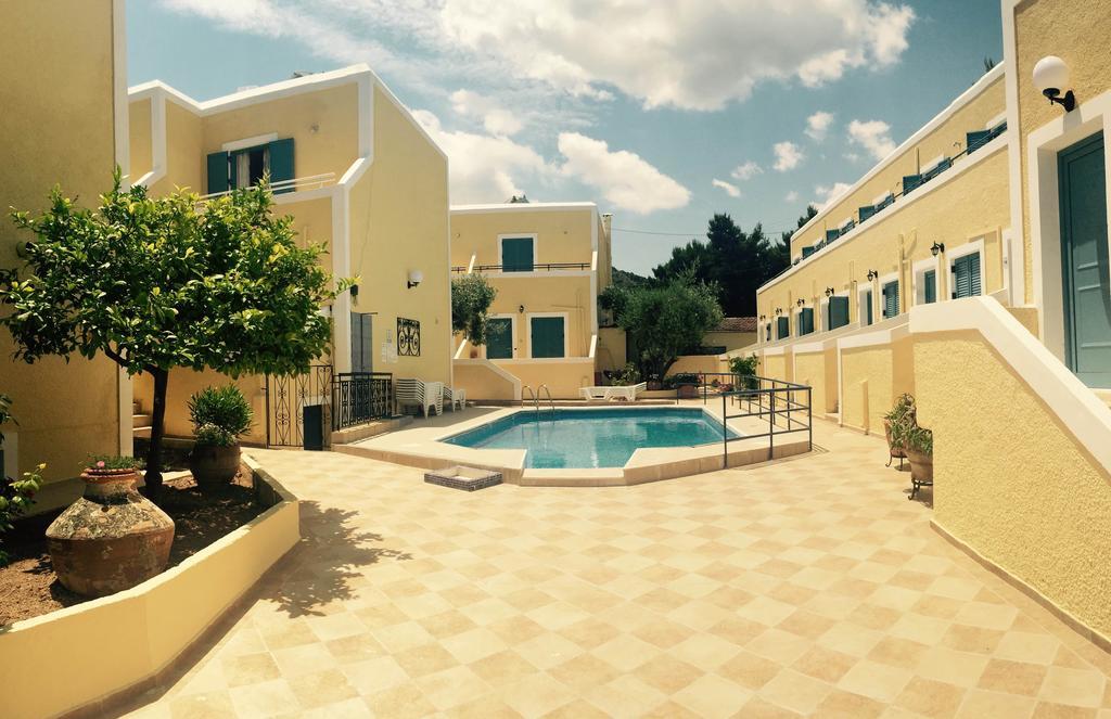 Esperides Maisonettes Agia Marina  المظهر الخارجي الصورة
