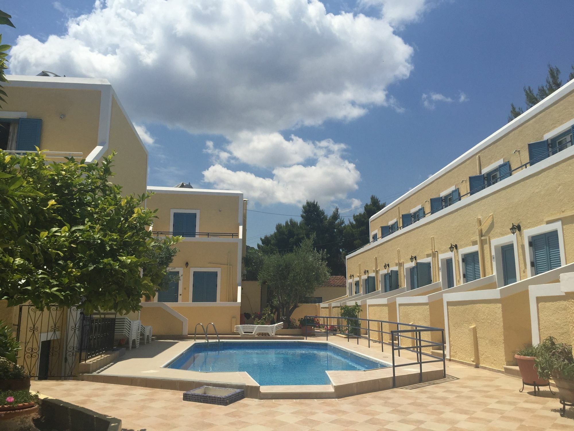 Esperides Maisonettes Agia Marina  المظهر الخارجي الصورة