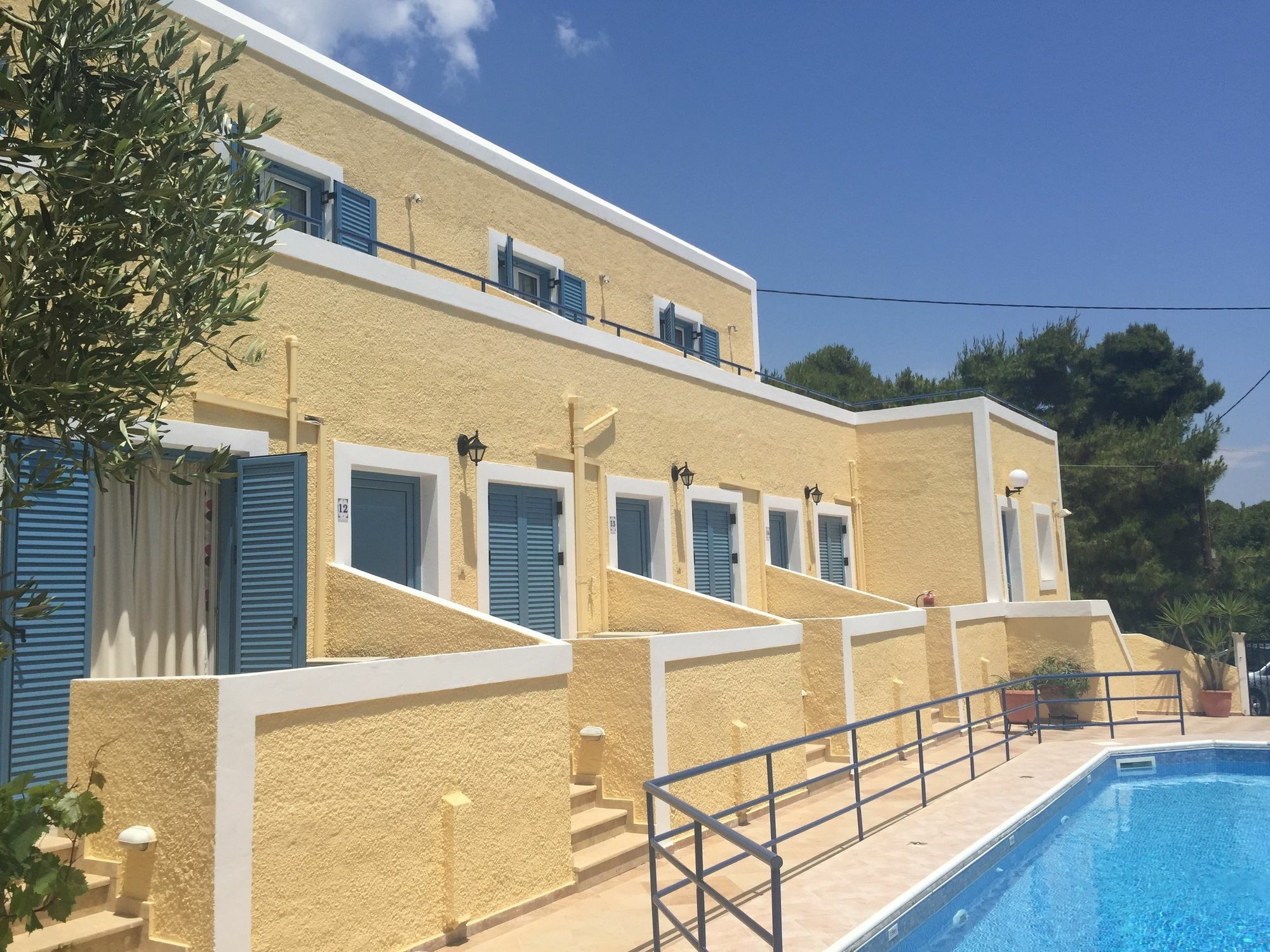 Esperides Maisonettes Agia Marina  المظهر الخارجي الصورة